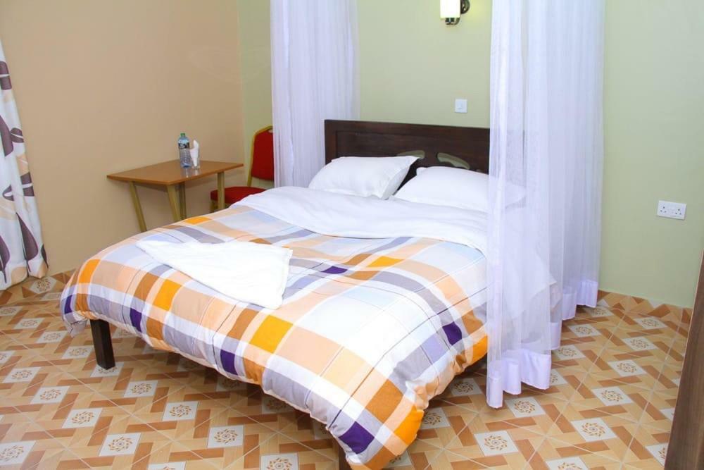 Midlands 033 Hotel Narok Bagian luar foto